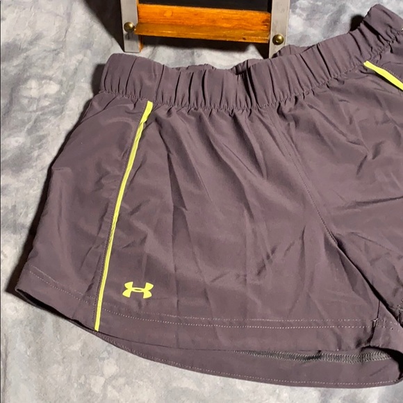 💚 3 for $15 💚 - Under Armour Semi Fitted Heat Gear Shorts size Small - Picture 12 of 16